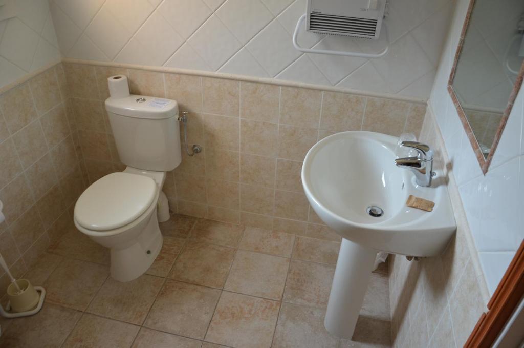 Les Rives Du Loup Hotel Tourrettes-sur-Loup Room photo